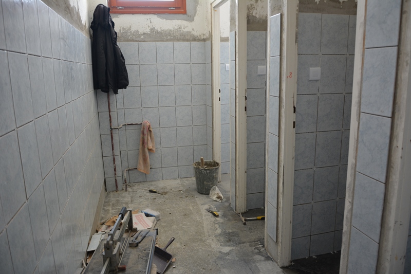 Felújítják a diákok mosdóit az általános iskolában