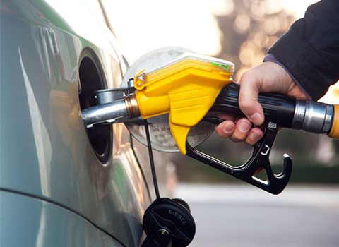 Üzemanyagár-változás: benzin: -6 Ft/liter, gázolaj: -12 Ft/liter!
