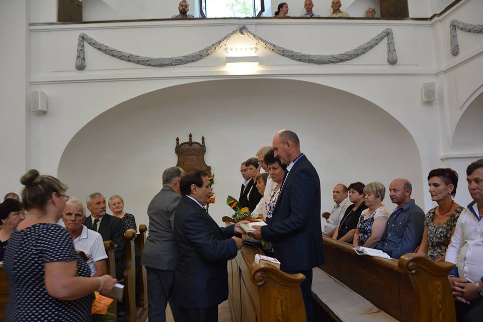 Házassági évforduló ünneplése a gyülekezetben